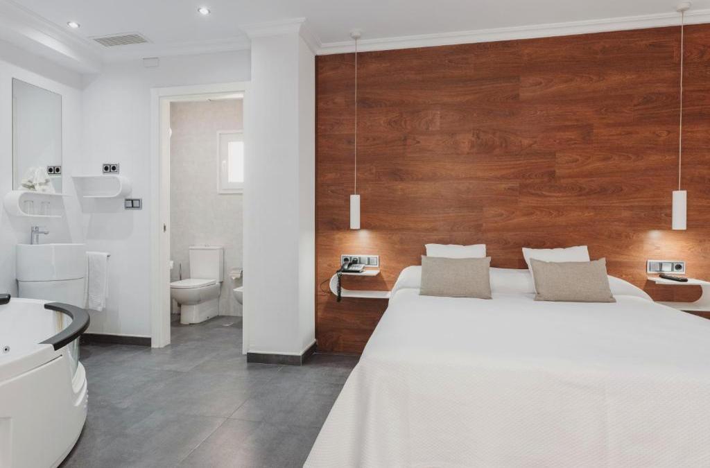 ¡Truco, trato y escapada! Vive un Halloween de miedo en La Manga - Hotel Los Delfines