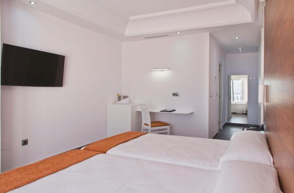 ¡Truco, trato y escapada! Vive un Halloween de miedo en La Manga - Hotel Los Delfines