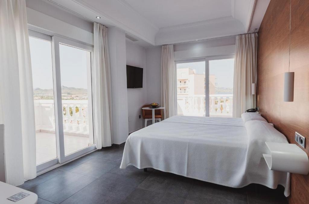 ¡Truco, trato y escapada! Vive un Halloween de miedo en La Manga - Hotel Los Delfines