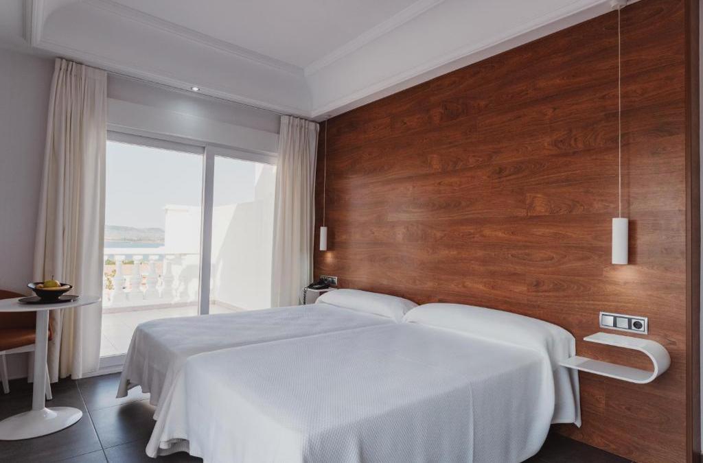 ¡Truco, trato y escapada! Vive un Halloween de miedo en La Manga - Hotel Los Delfines