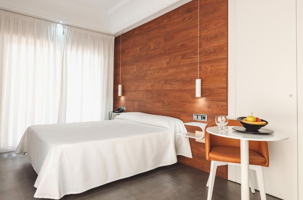 ¡Truco, trato y escapada! Vive un Halloween de miedo en La Manga - Hotel Los Delfines