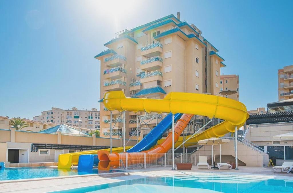 Vacaciones en La Manga del Mar Menor con TODO INCLUIDO - Bakour La Manga Splash