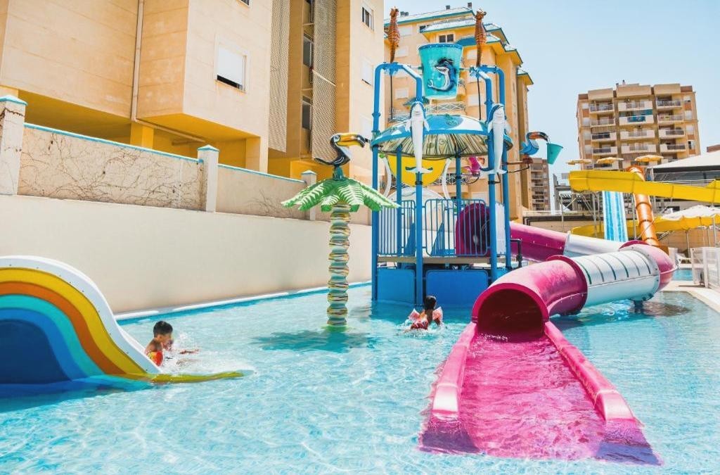 Vacaciones en La Manga del Mar Menor con TODO INCLUIDO - Bakour La Manga Splash