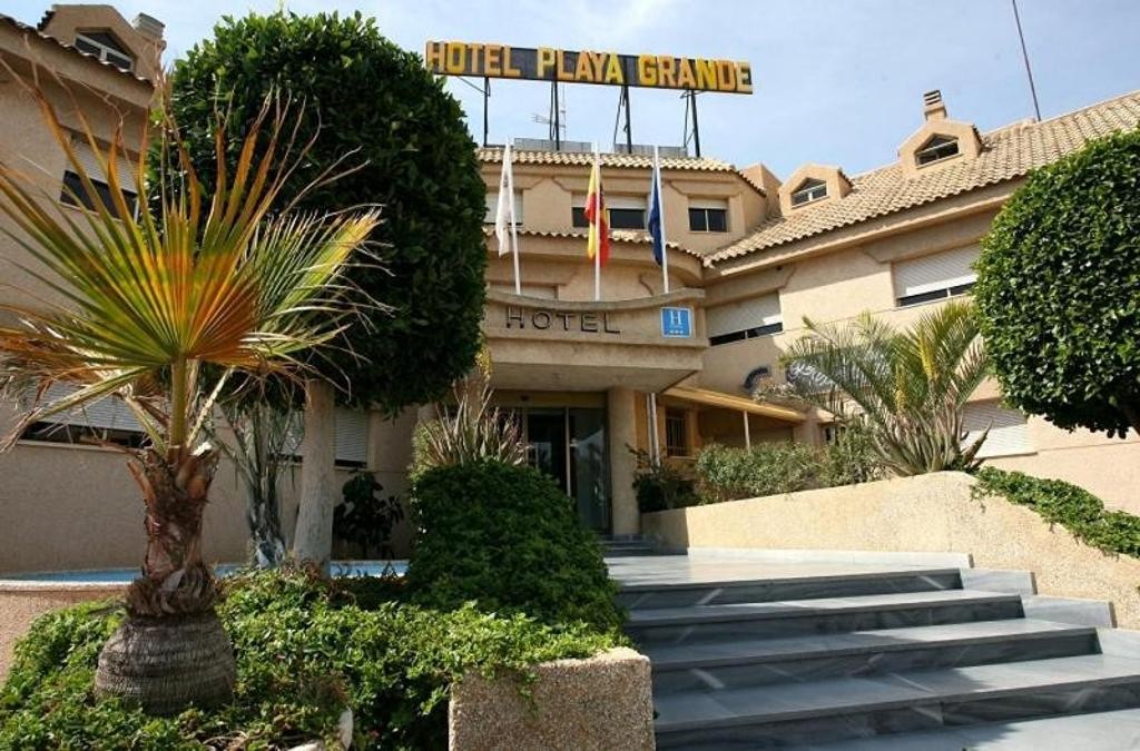 Costa Cálida Beachfront Stay: Full Board & Child Stays Free