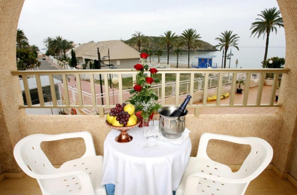 Costa Cálida Beachfront Stay: Full Board & Child Stays Free