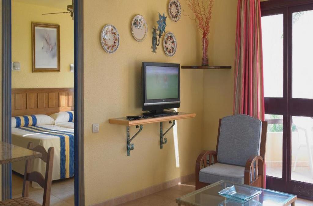 ¡Dos mares, un solo destino! Escápate a La Manga del Mar Menor - Aparthotel Londres