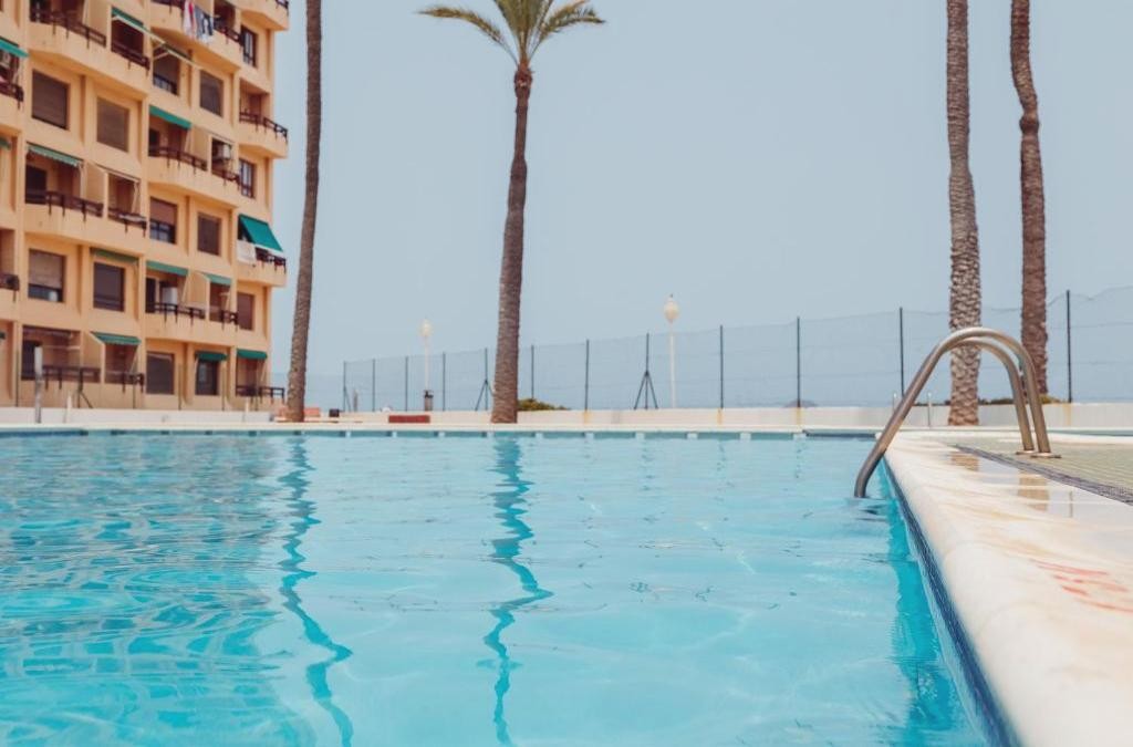 ¡Dos mares, un solo destino! Escápate a La Manga del Mar Menor - Aparthotel Londres