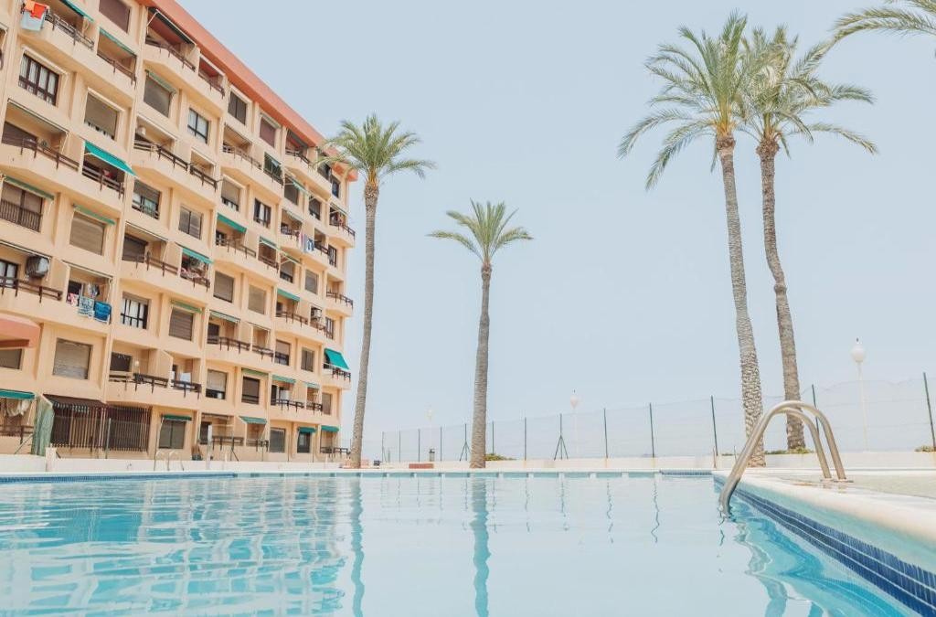 ¡Dos mares, un solo destino! Escápate a La Manga del Mar Menor - Aparthotel Londres