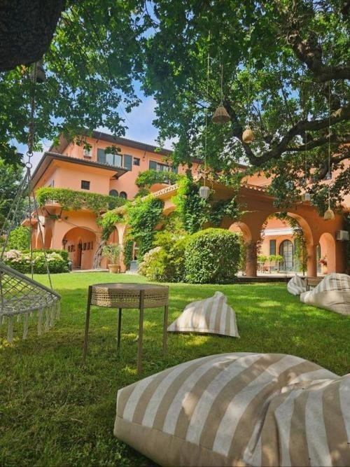 Hotel 4* de lujo: rodéate de jardines, piscina y glamour en San Juan de Luz
