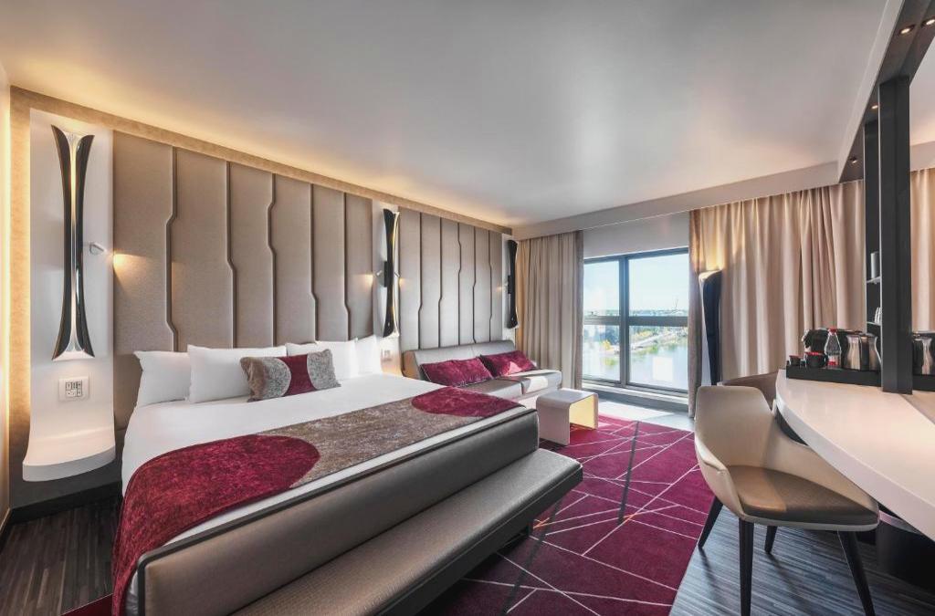 ¡Vive la magia de Disneyland® Paris! - Disney Hotel New York - The Art of Marvel