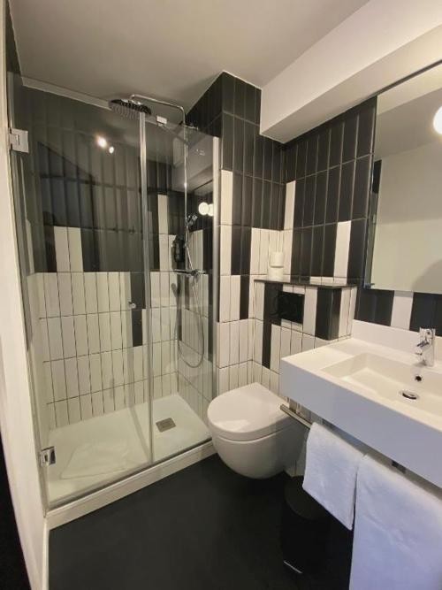 ¡París, la ciudad del amor! ¿Te vienes a descubrirla? - Hôtel Ibis Styles Paris Porte De Versailles Mairie d'Issy