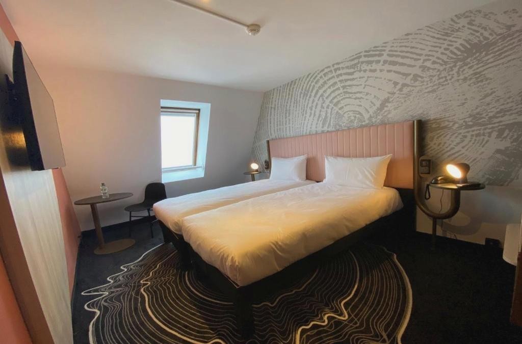 ¡París, la ciudad del amor! ¿Te vienes a descubrirla? - Hôtel Ibis Styles Paris Porte De Versailles Mairie d'Issy
