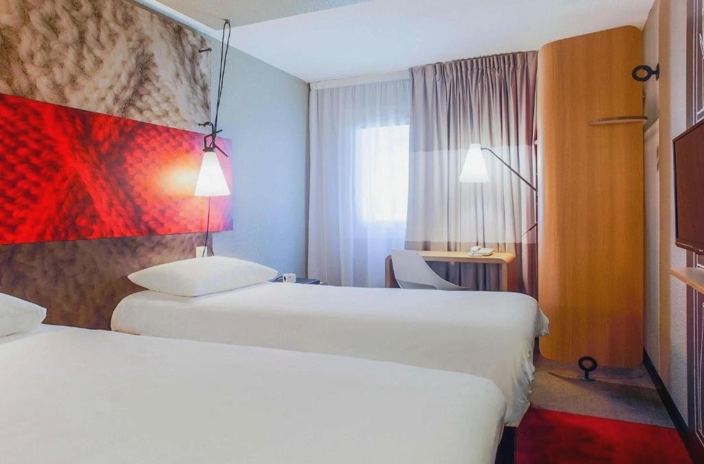 Amanece entre murallas: tu próxima aventura histórica en Carcasona - Hôtel ibis Carcassonne Est La Cité