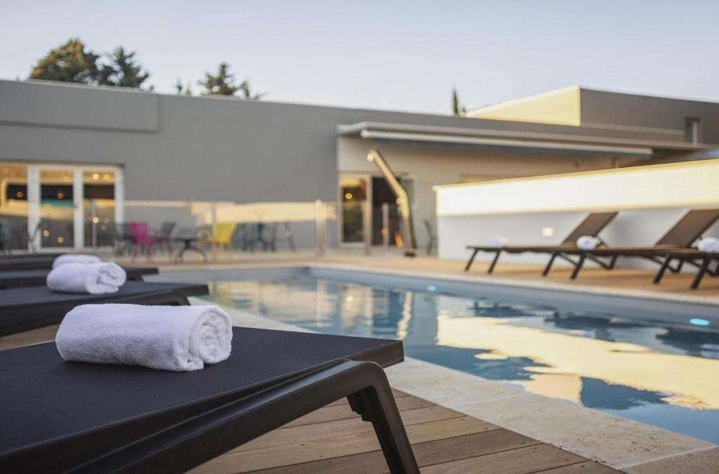 Amanece entre murallas: tu próxima aventura histórica en Carcasona - Hôtel ibis Carcassonne Est La Cité