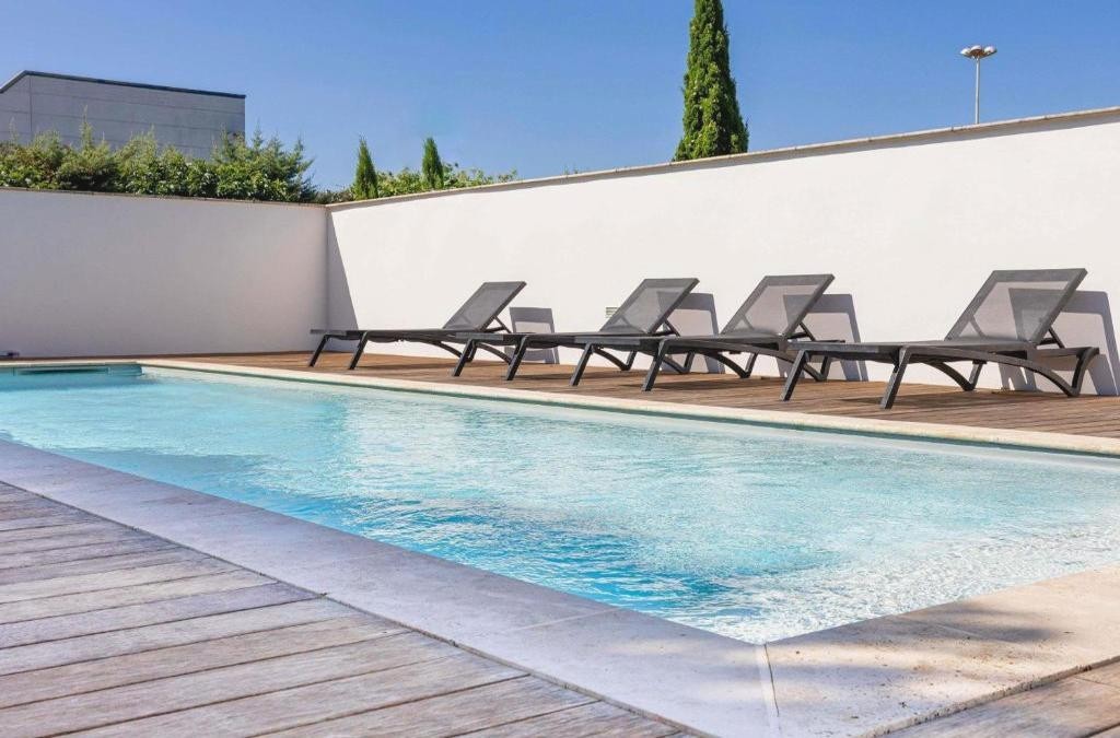 Amanece entre murallas: tu próxima aventura histórica en Carcasona - Hôtel ibis Carcassonne Est La Cité