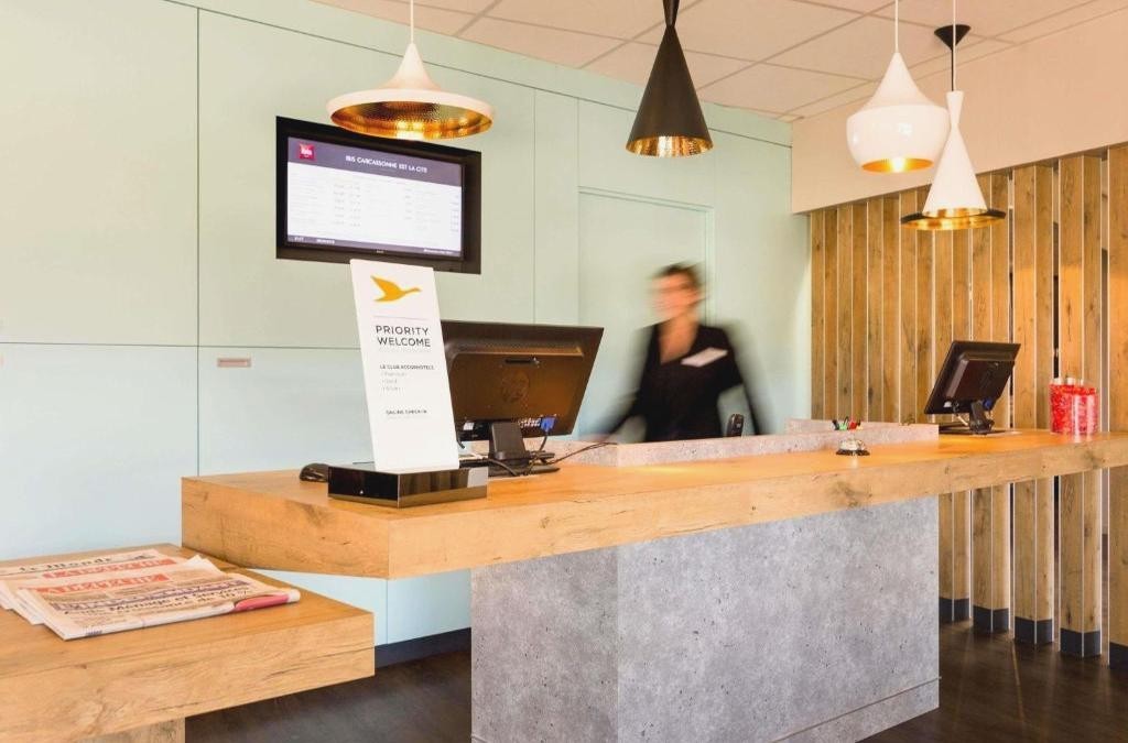 Amanece entre murallas: tu próxima aventura histórica en Carcasona - Hôtel ibis Carcassonne Est La Cité
