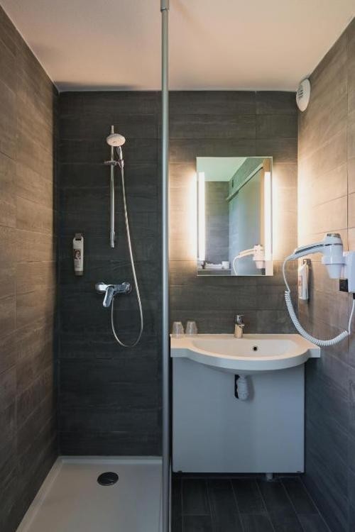Amanece entre murallas: tu próxima aventura histórica en Carcasona - Hôtel ibis Carcassonne Est La Cité