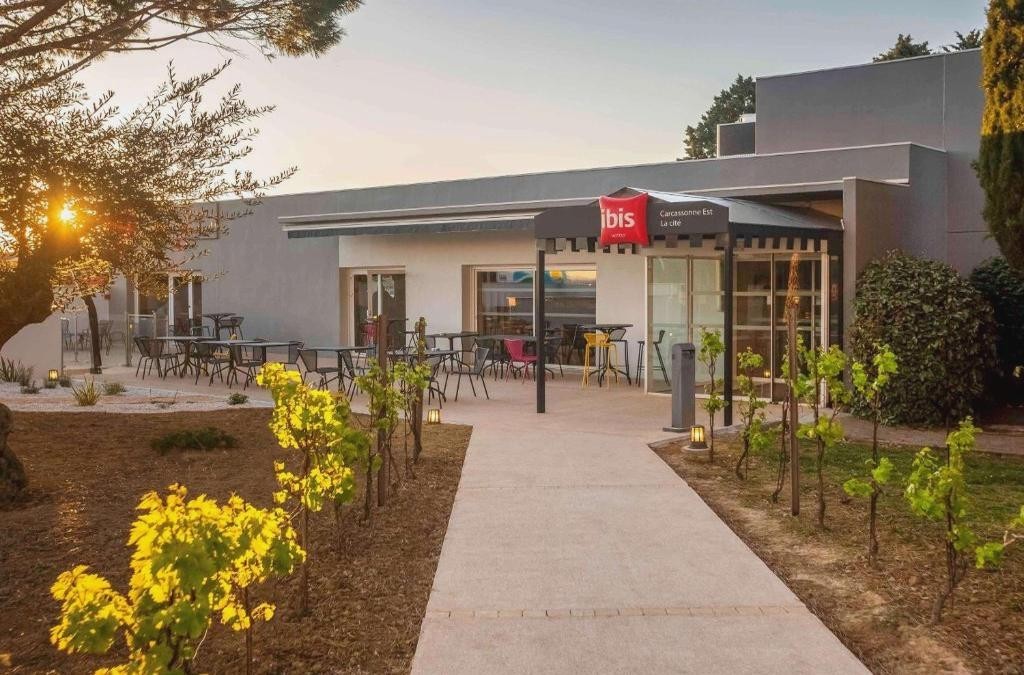 Amanece entre murallas: tu próxima aventura histórica en Carcasona - Hôtel ibis Carcassonne Est La Cité