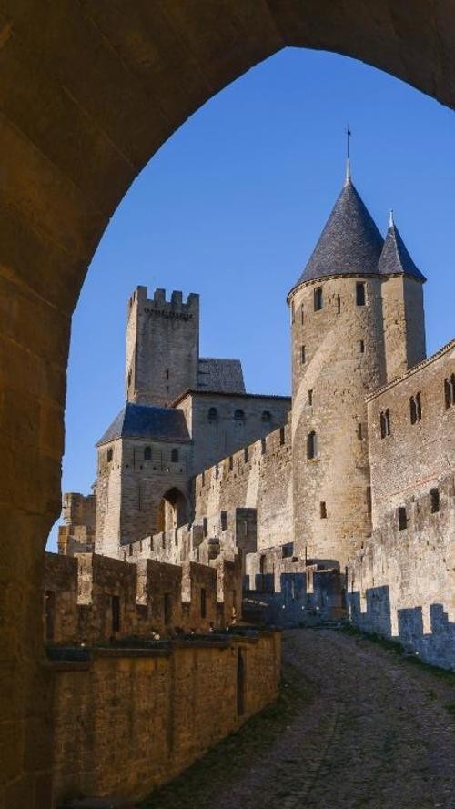 Amanece entre murallas: tu próxima aventura histórica en Carcasona - Hôtel ibis Carcassonne Est La Cité