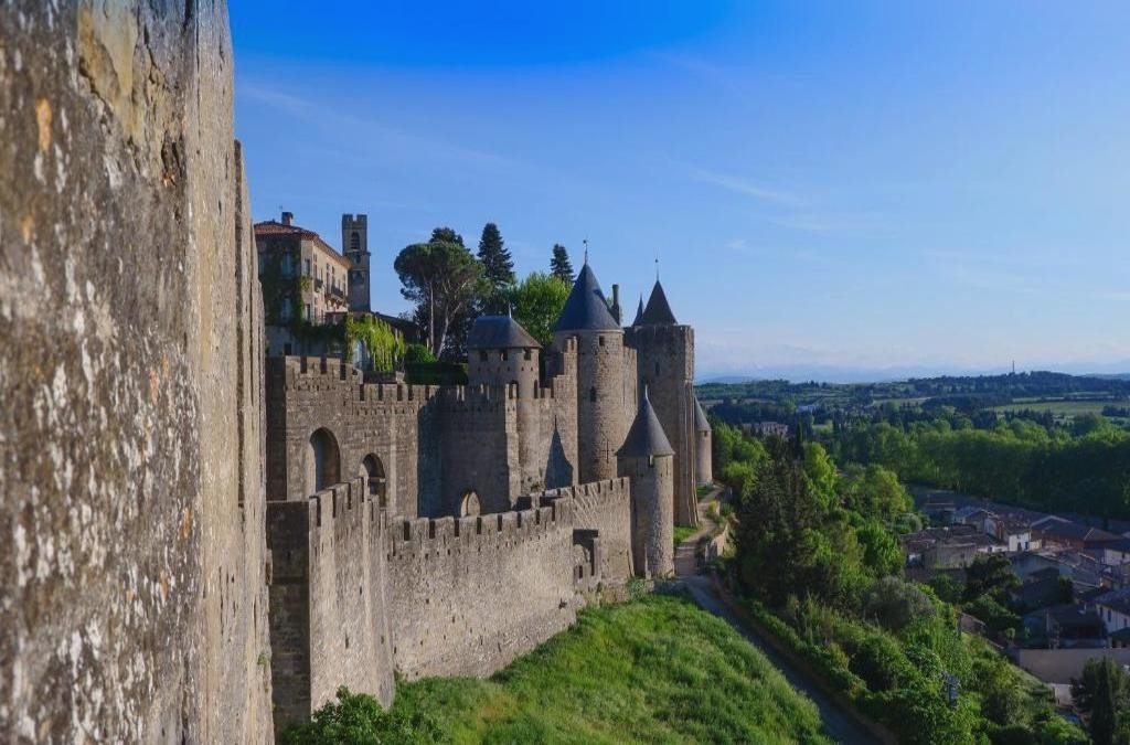 Amanece entre murallas: tu próxima aventura histórica en Carcasona - Hôtel ibis Carcassonne Est La Cité