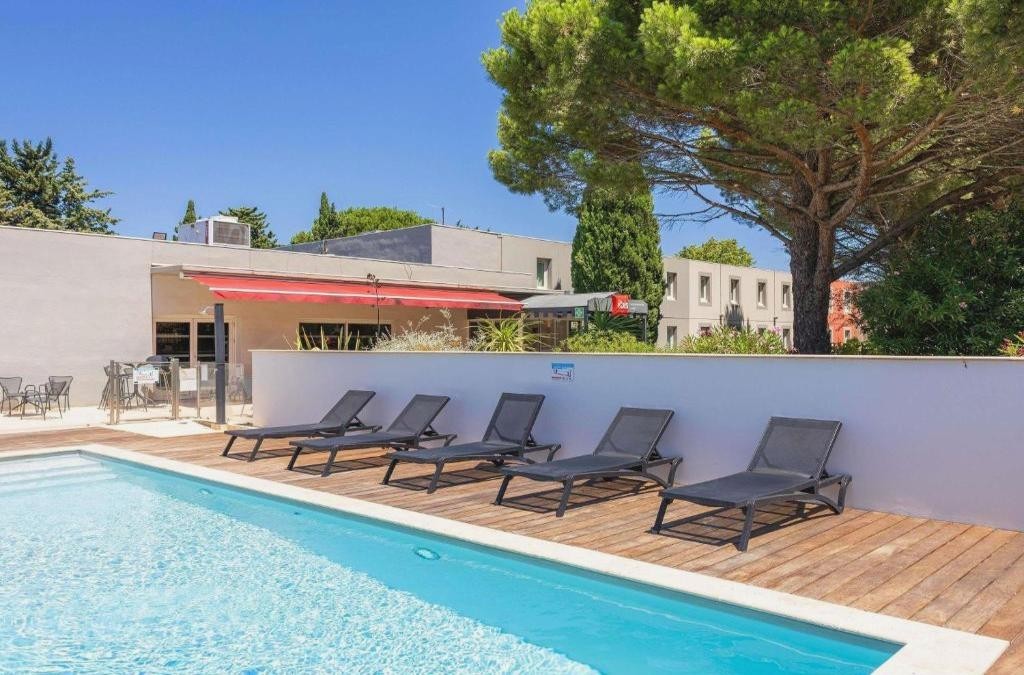 Amanece entre murallas: tu próxima aventura histórica en Carcasona - Hôtel ibis Carcassonne Est La Cité