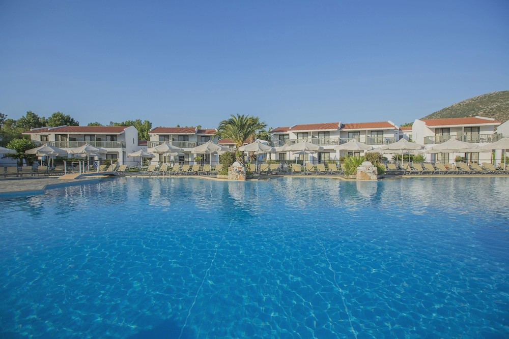 Golden Coast Hotel & Bungalows