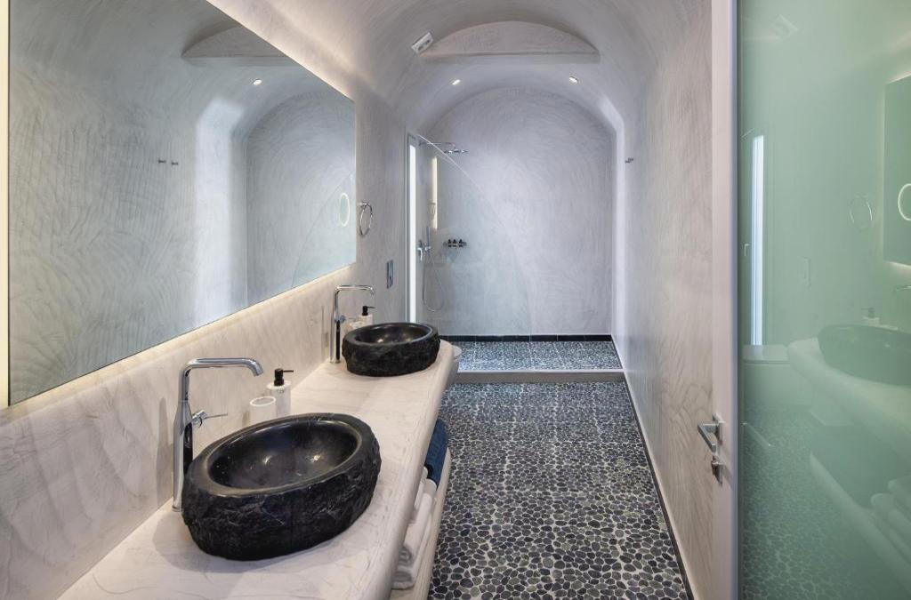 Felicity Cave Suites