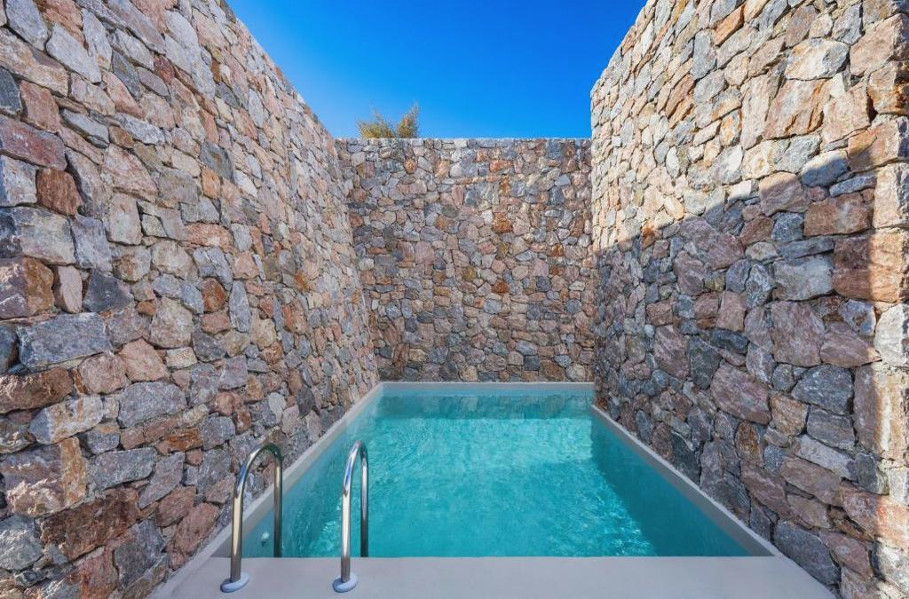 Felicity Cave Suites