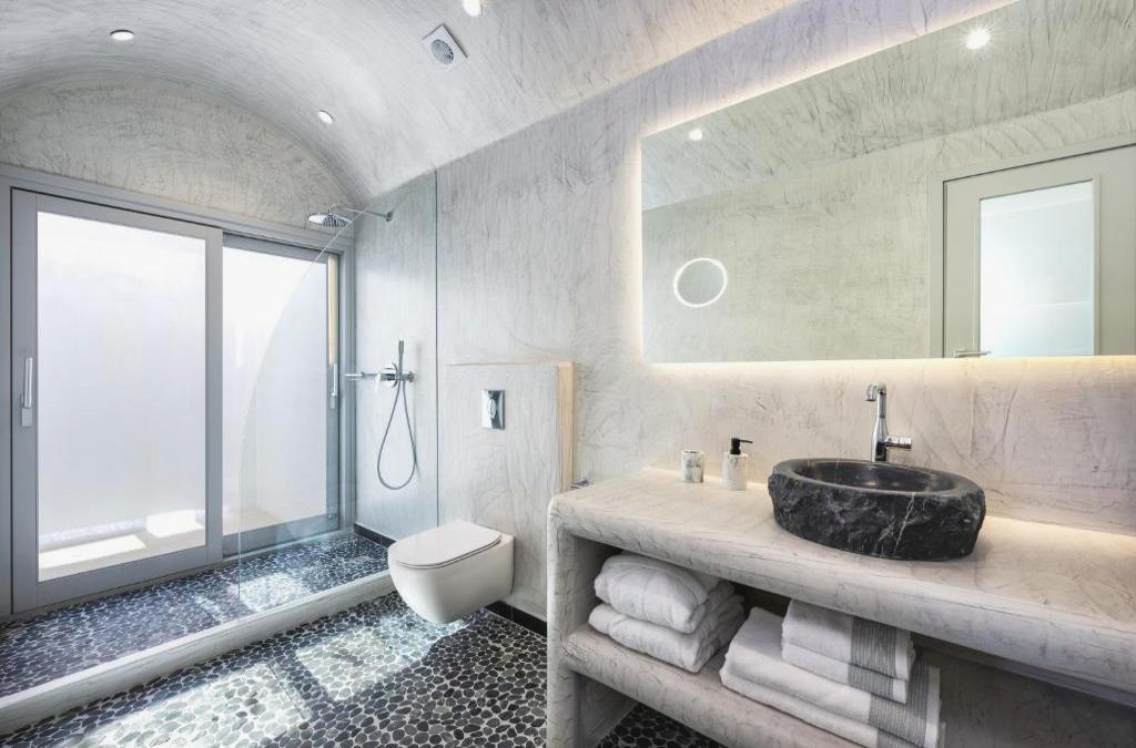 Felicity Cave Suites