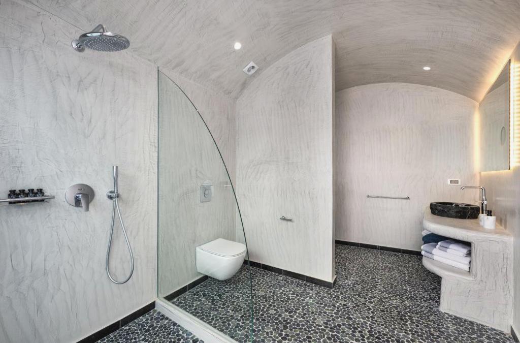 Felicity Cave Suites