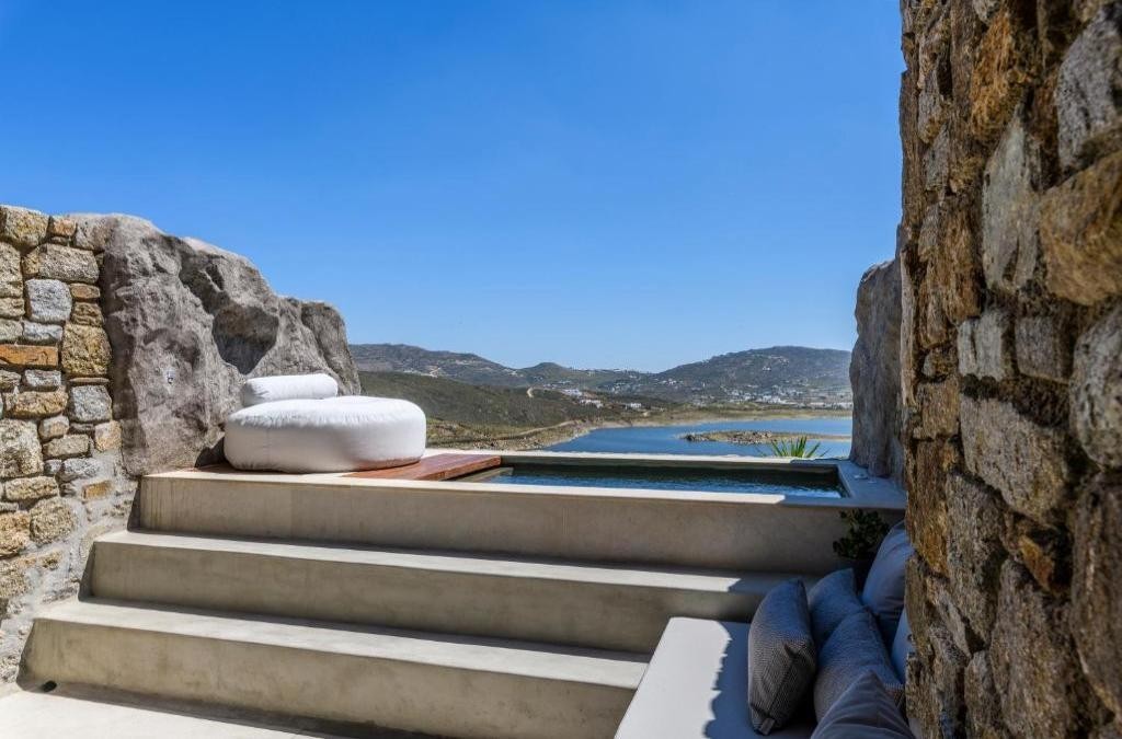 ¡Exclusividad en Mykonos! Relájate en una suite con jacuzzi