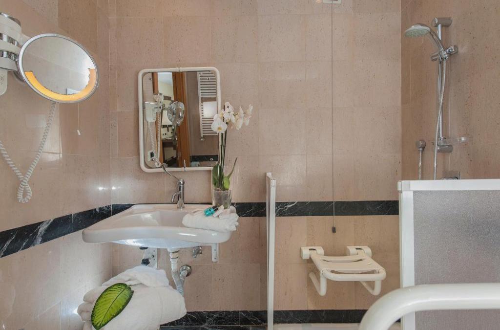 BLACK FRIDAY: Roma te enamorará: hotel 4* y habitación superior - Cardinal Hotel St. Peter
