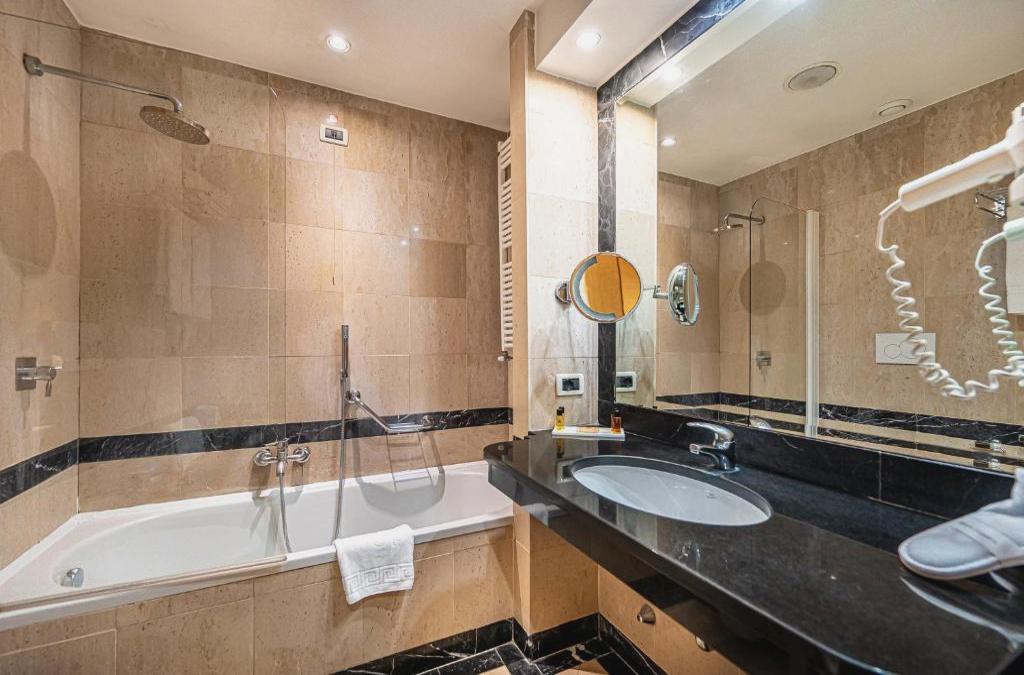BLACK FRIDAY: Roma te enamorará: hotel 4* y habitación superior - Cardinal Hotel St. Peter