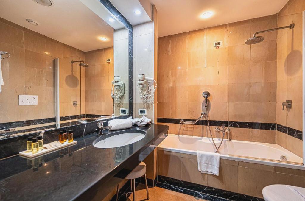 BLACK FRIDAY: Roma te enamorará: hotel 4* y habitación superior - Cardinal Hotel St. Peter