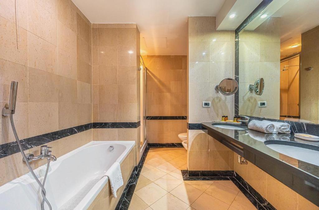 BLACK FRIDAY: Roma te enamorará: hotel 4* y habitación superior - Cardinal Hotel St. Peter