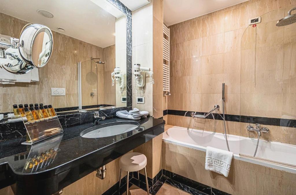 BLACK FRIDAY: Roma te enamorará: hotel 4* y habitación superior - Cardinal Hotel St. Peter