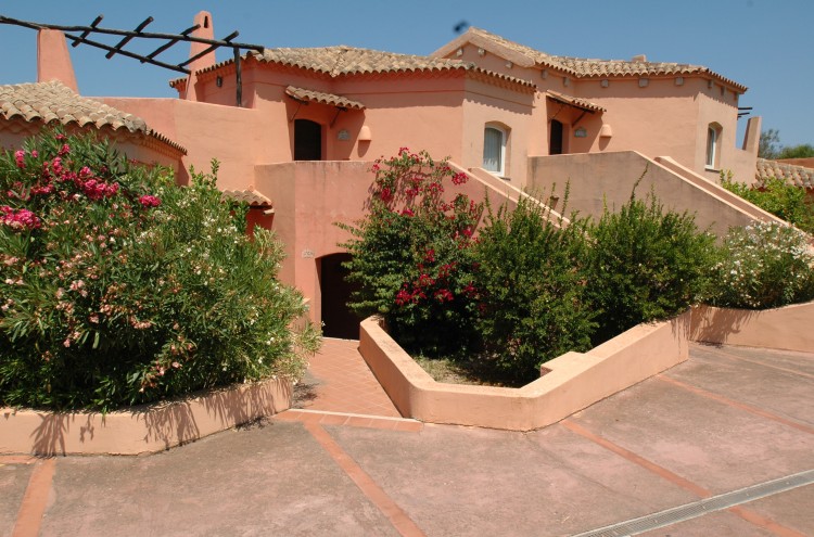 Apartamentos Calarossa Village