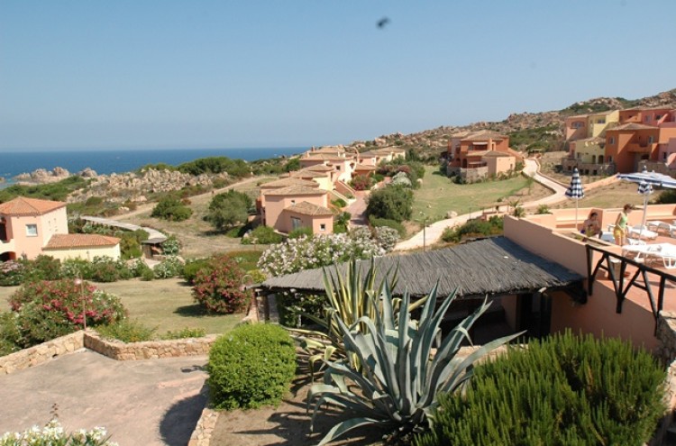 Apartamentos Calarossa Village