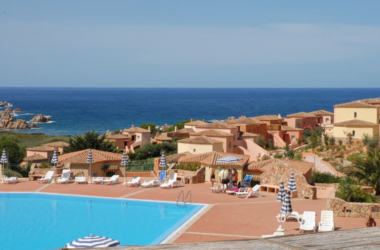 Apartamentos Calarossa Village