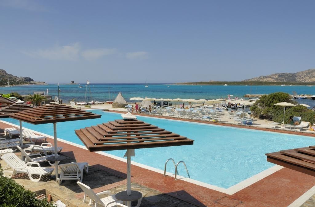 ¡Oportunidad única! Vacaciones en Cerdeña en hotel 4* con Media Pensión y barco incluido