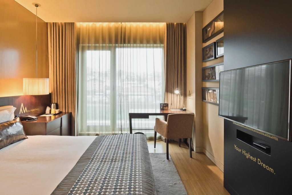 Golden Tulip São João da Madeira