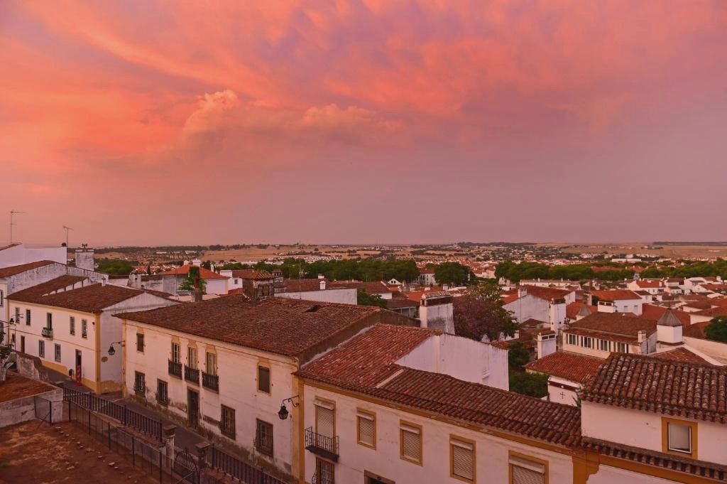 Descubre Évora: la joya del Alentejo en Portugal - Noble House Essence Évora - by Unlock Hotels