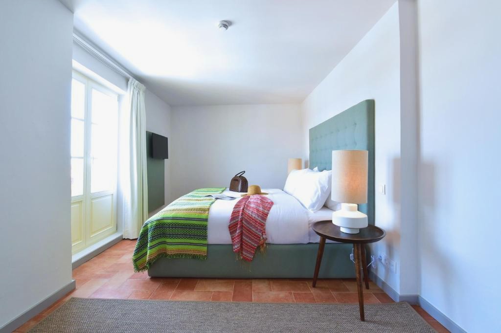 Descubre Évora: la joya del Alentejo en Portugal - Noble House Essence Évora - by Unlock Hotels