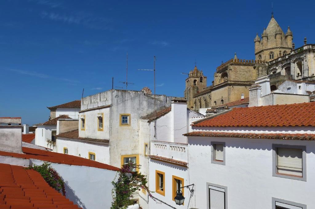 Descubre Évora: la joya del Alentejo en Portugal - Noble House Essence Évora - by Unlock Hotels