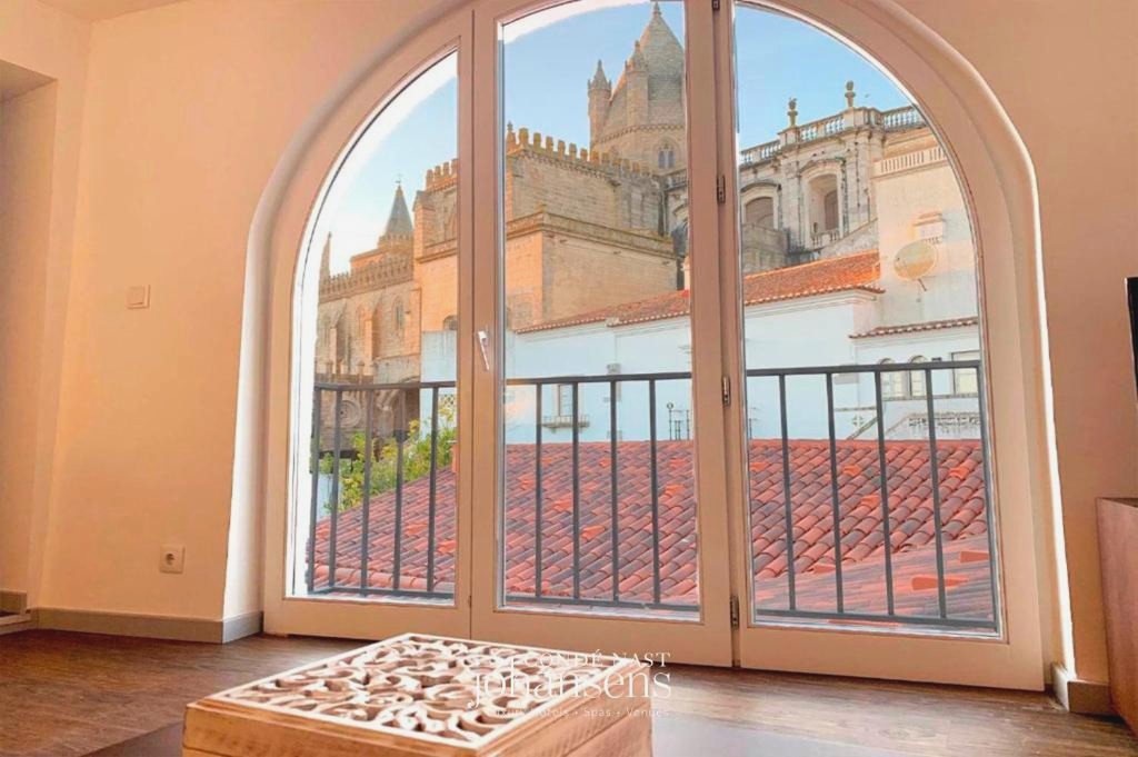 Descubre Évora: la joya del Alentejo en Portugal - Noble House Essence Évora - by Unlock Hotels