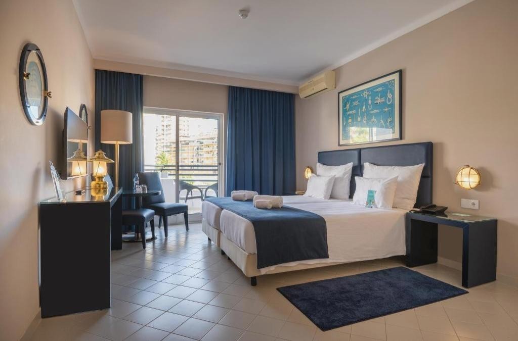 Enjoy the Algarve in a 4* hotel just a few metres from the beach