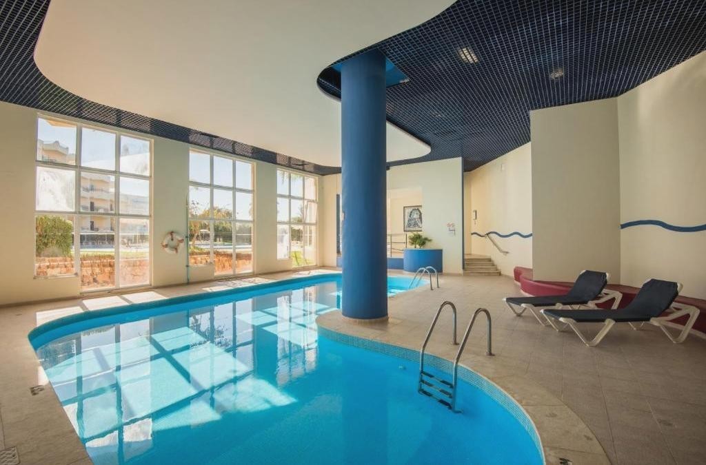 Enjoy the Algarve in a 4* hotel just a few metres from the beach