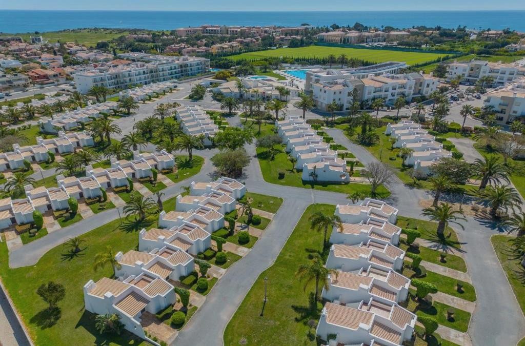 Wake up by the Atlantic: your beach escape in Lagos Algarve