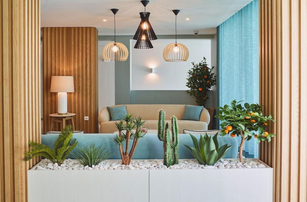 Enjoy the Algarve in a 4* hotel 100 metres from the beach with Breakfasts