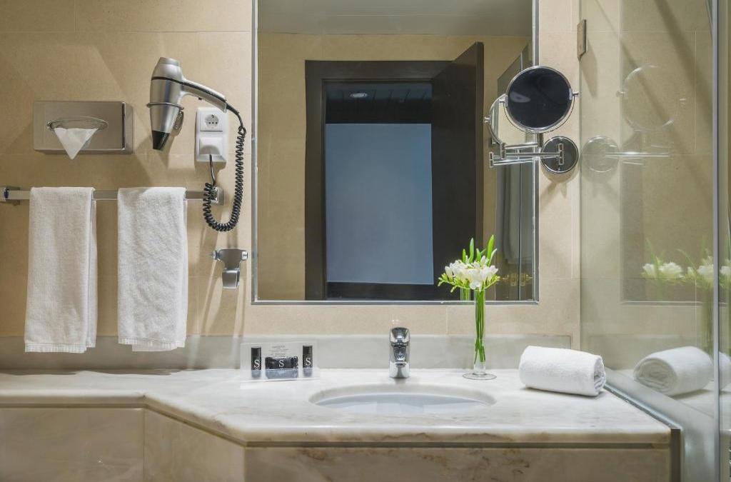 Disfruta de Lisboa en hotel 4* con desayunos y actividades